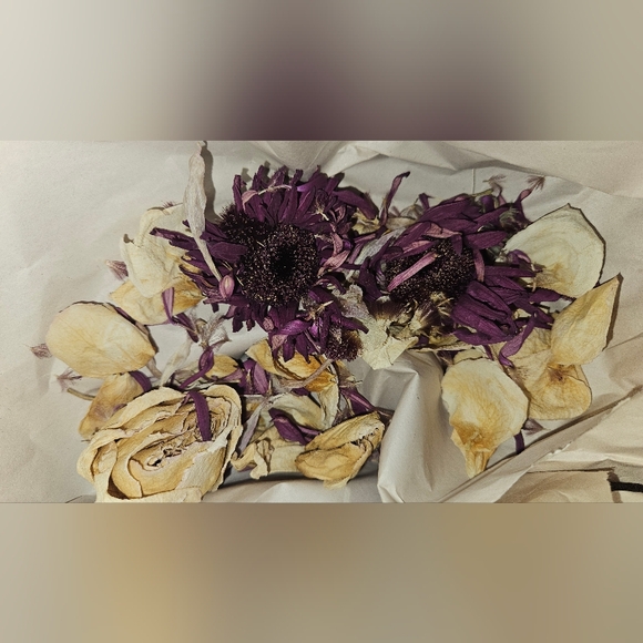 White Rose and Bergamot Relaxation Gift Box - Craft Flower Pallets Dry Flower - Picture 8 of 8